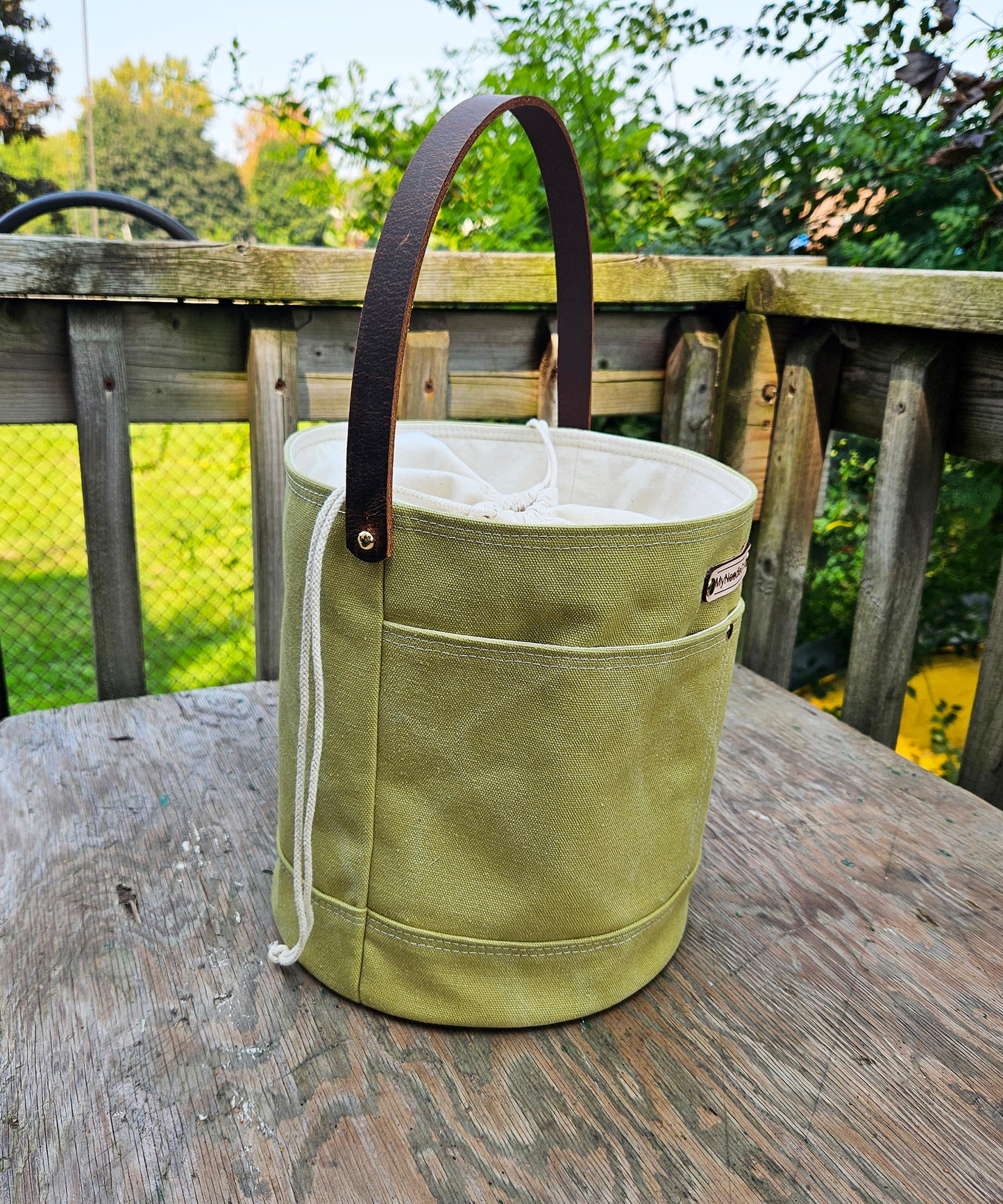 Canvas Bucket in Avocado green
