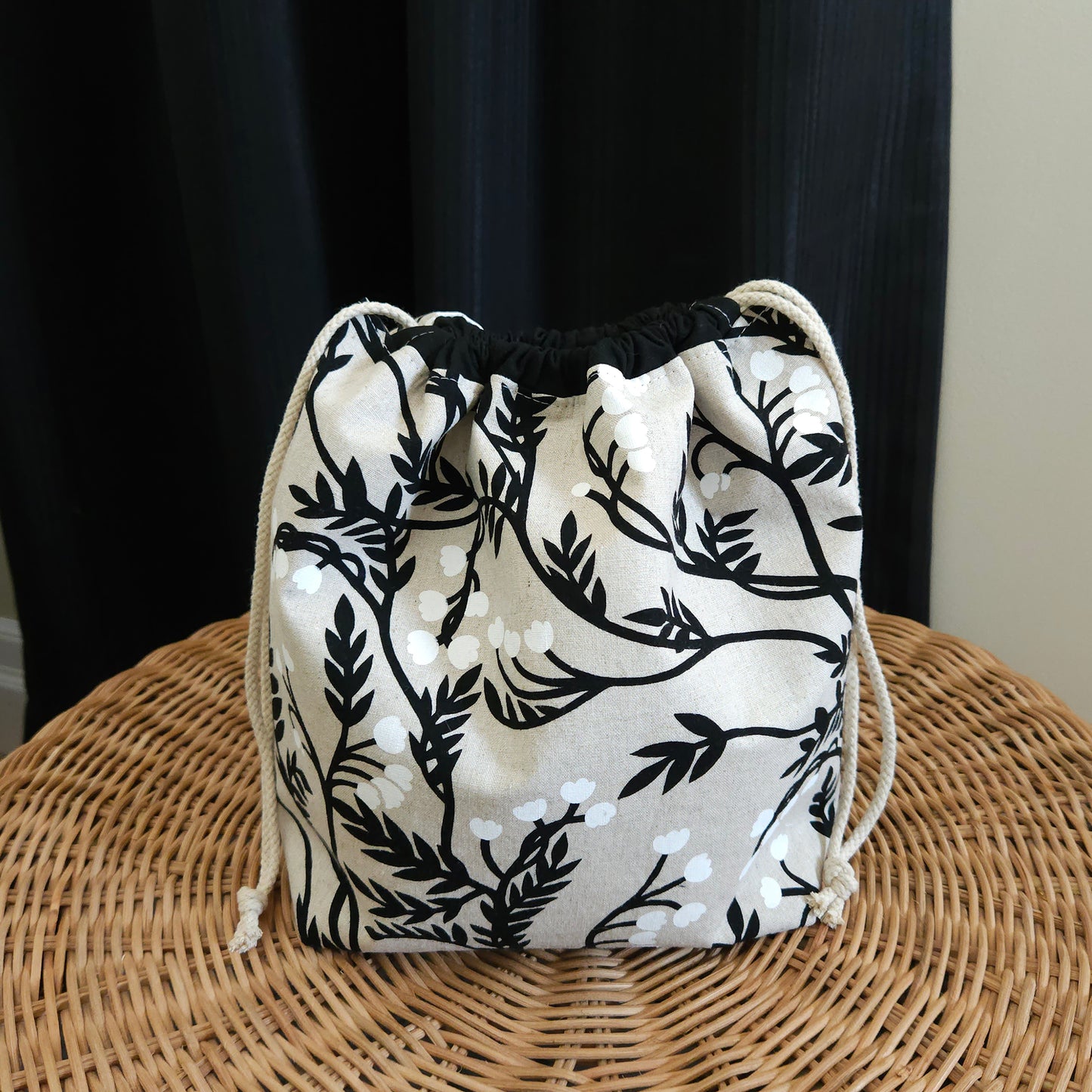 Black Vines Print Linen Divided Shawl Size Bag