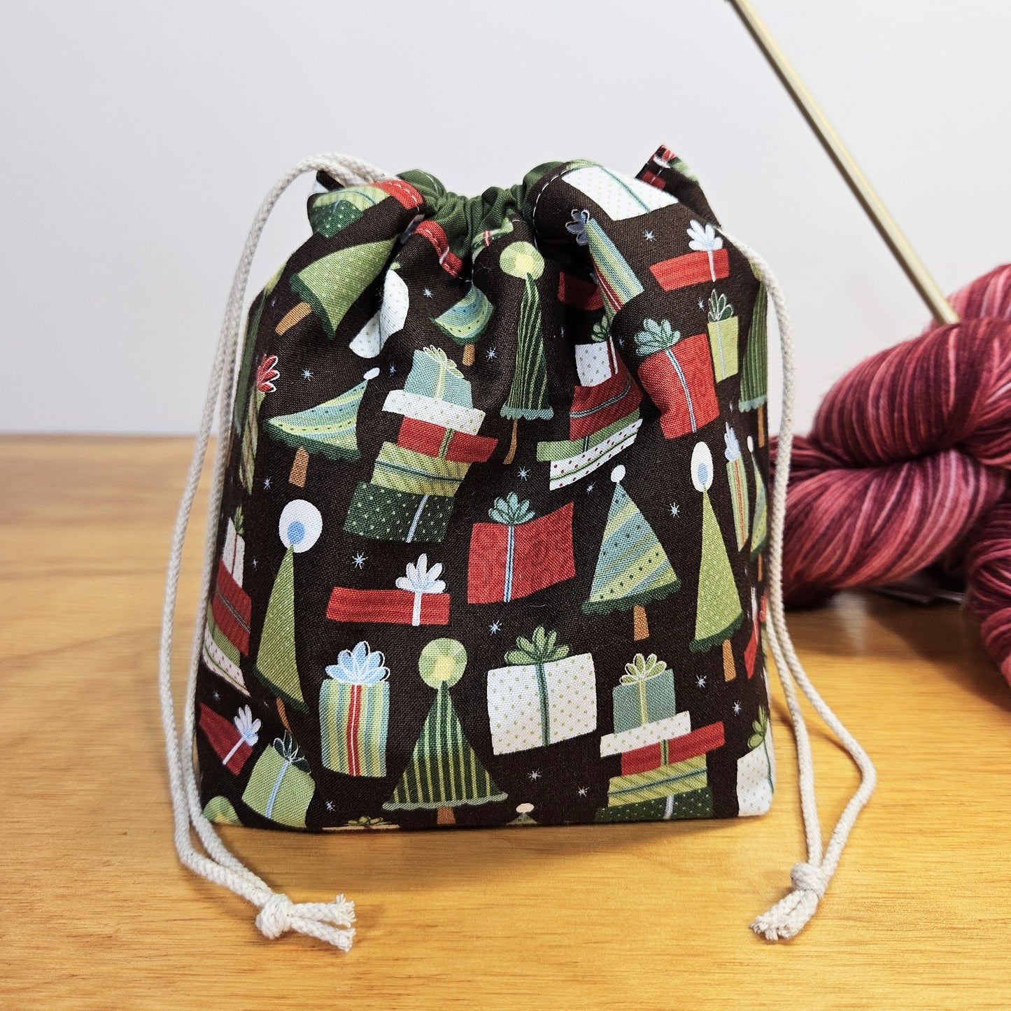Holiday Gifts Print Divided Sock Size Knitting Bag