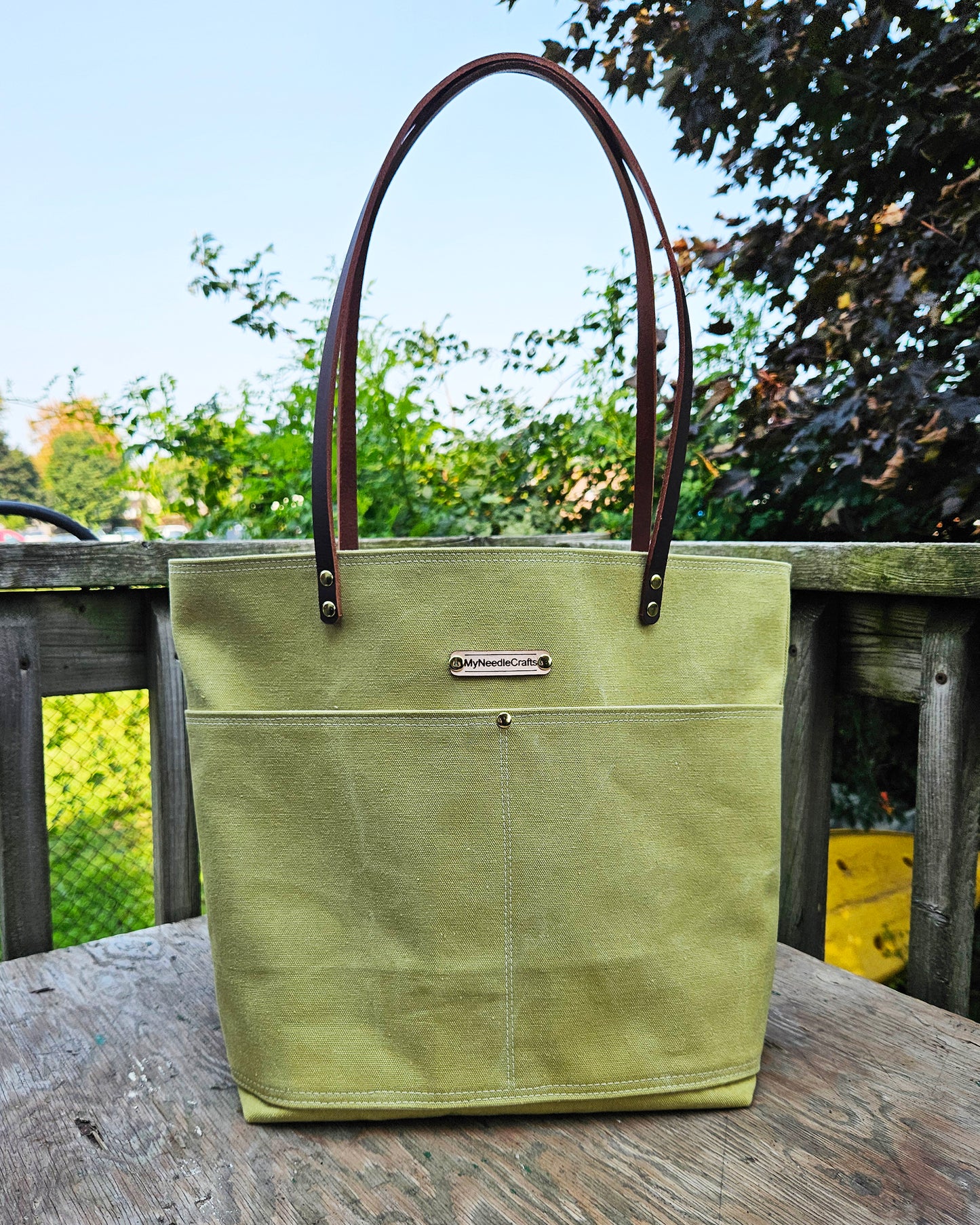 Canvas Tote in Avocado