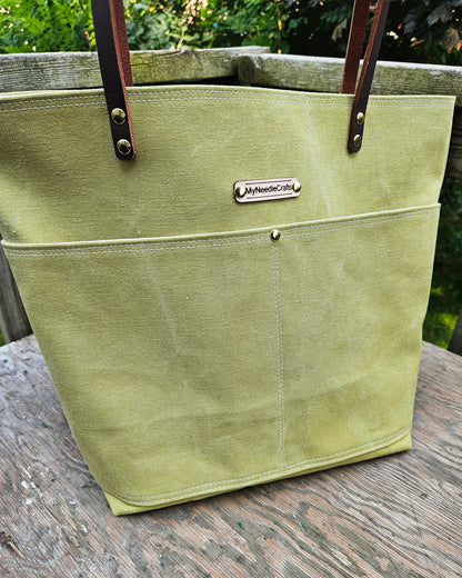 Canvas Tote in Avocado