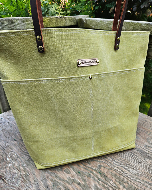 Canvas Tote in Avocado