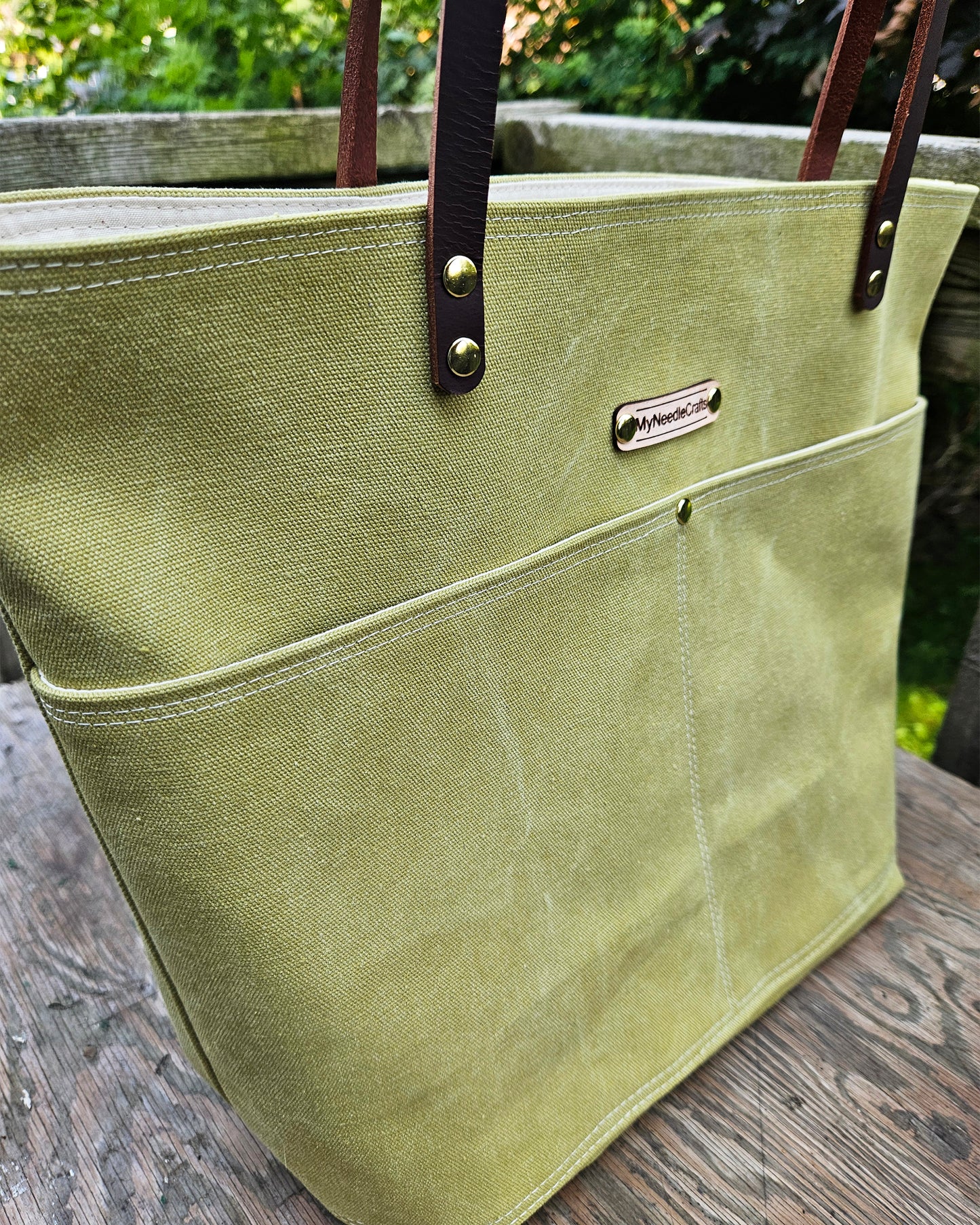 Canvas Tote in Avocado