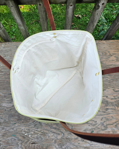 Canvas Tote in Avocado