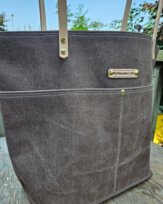 Canvas Tote in Raisin