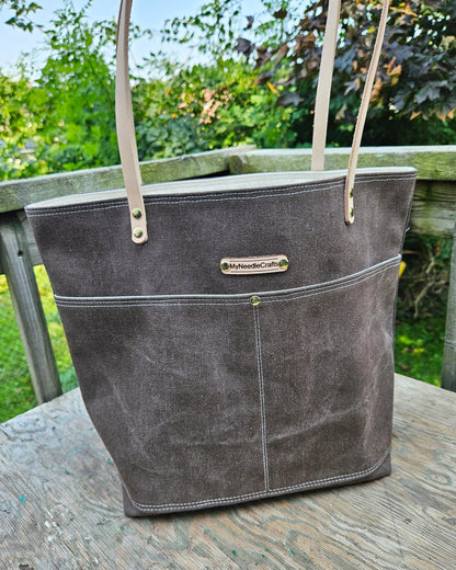 Canvas Tote in Raisin