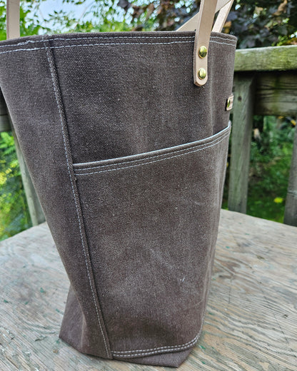 Canvas Tote in Raisin