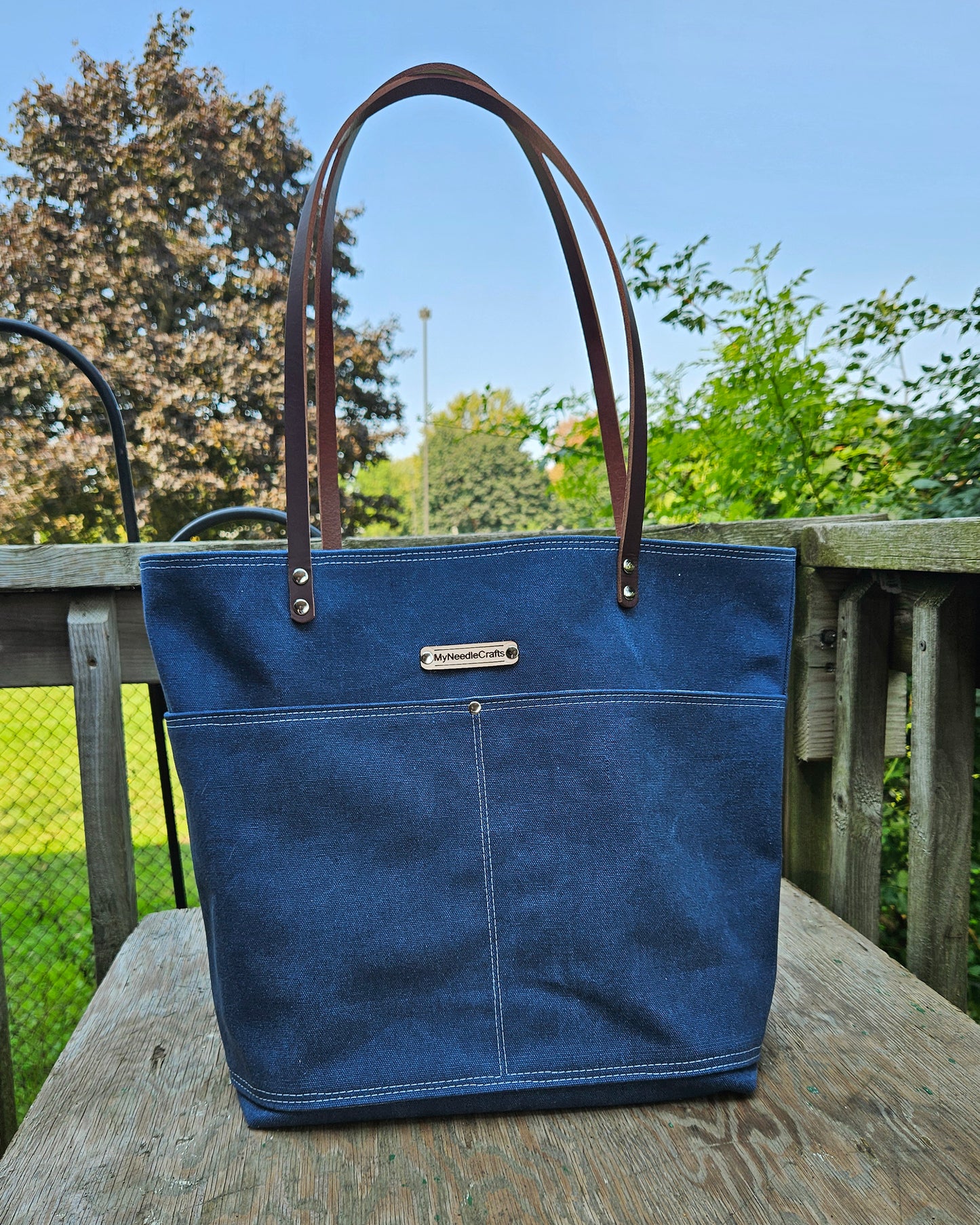 Canvas Tote in Navy