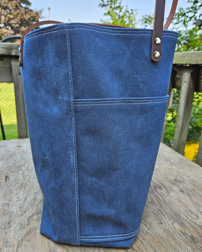 Canvas Tote in Navy