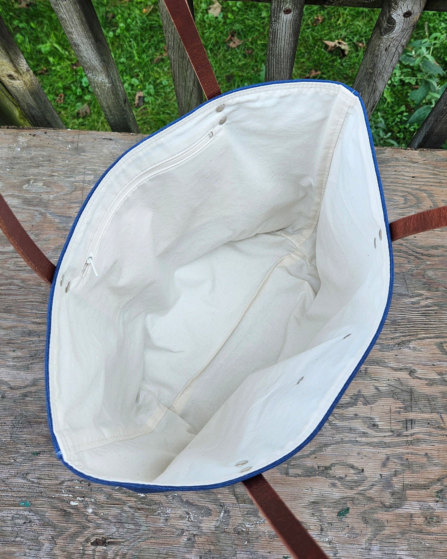 Canvas Tote in Navy