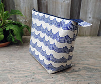 Blue Waves Print Sock Size Wedge Bag