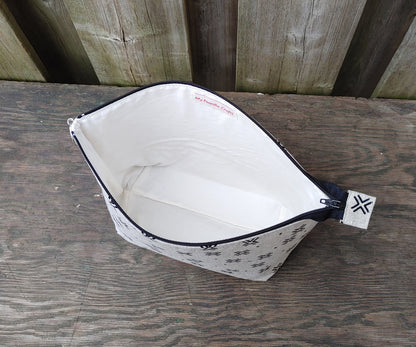 Black Crosses Print Sock Size Wedge Bag